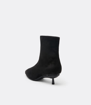 Back three-quarter view of the VICE VERSA Bowery Boot in black ankle boot