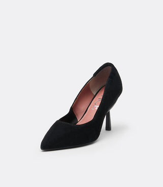 VICE VERSA Ella Pump in black suede, pointed-toe pump with convertible heel, front three-quarter view