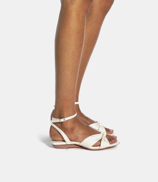 flat mode of white silk sandals