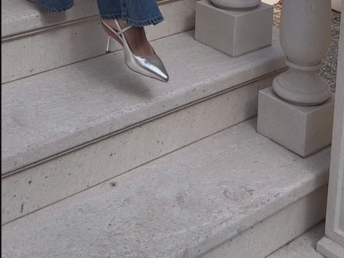 Heel mode silver slingbacks