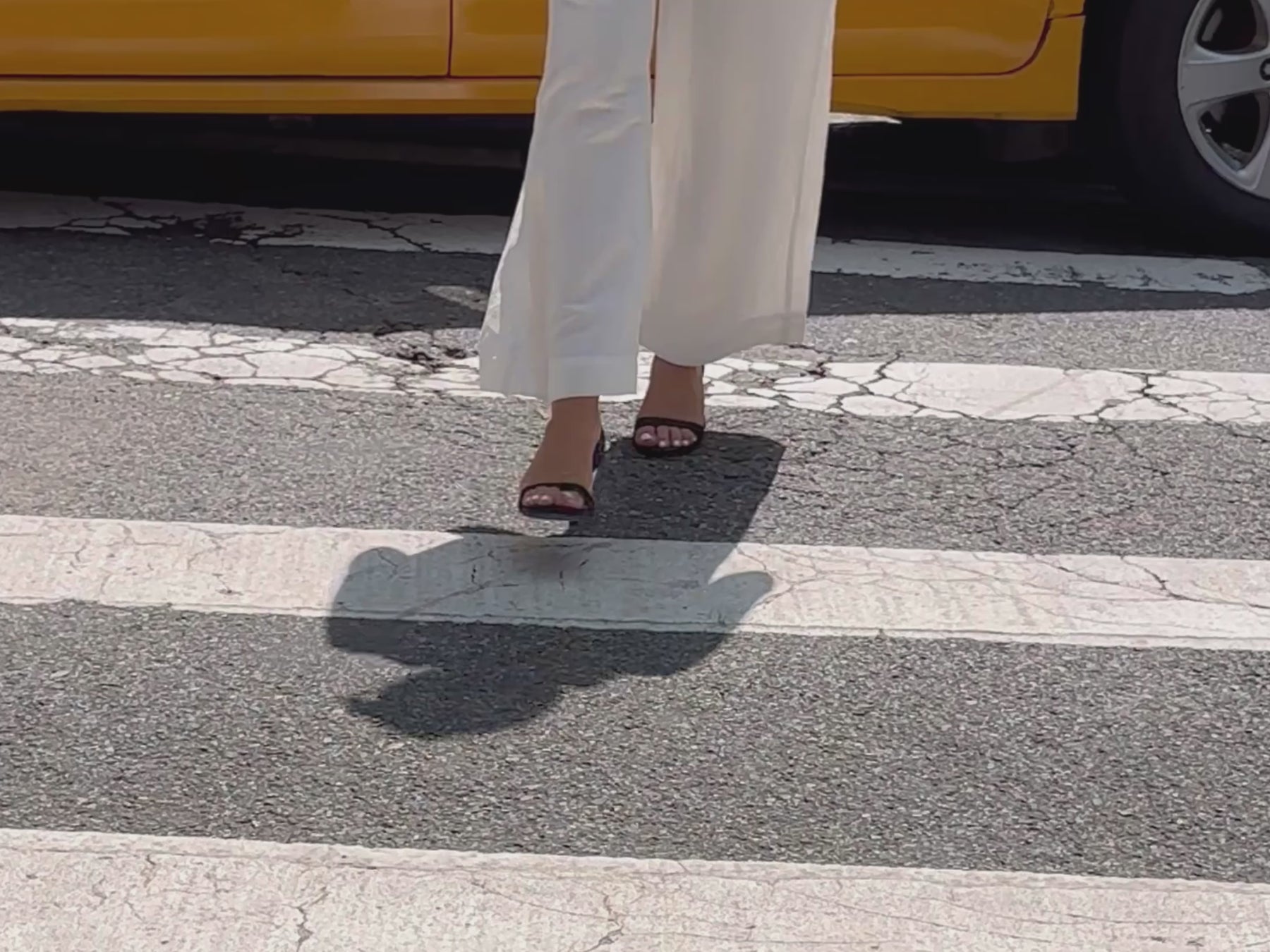 Editor sandals as a heel